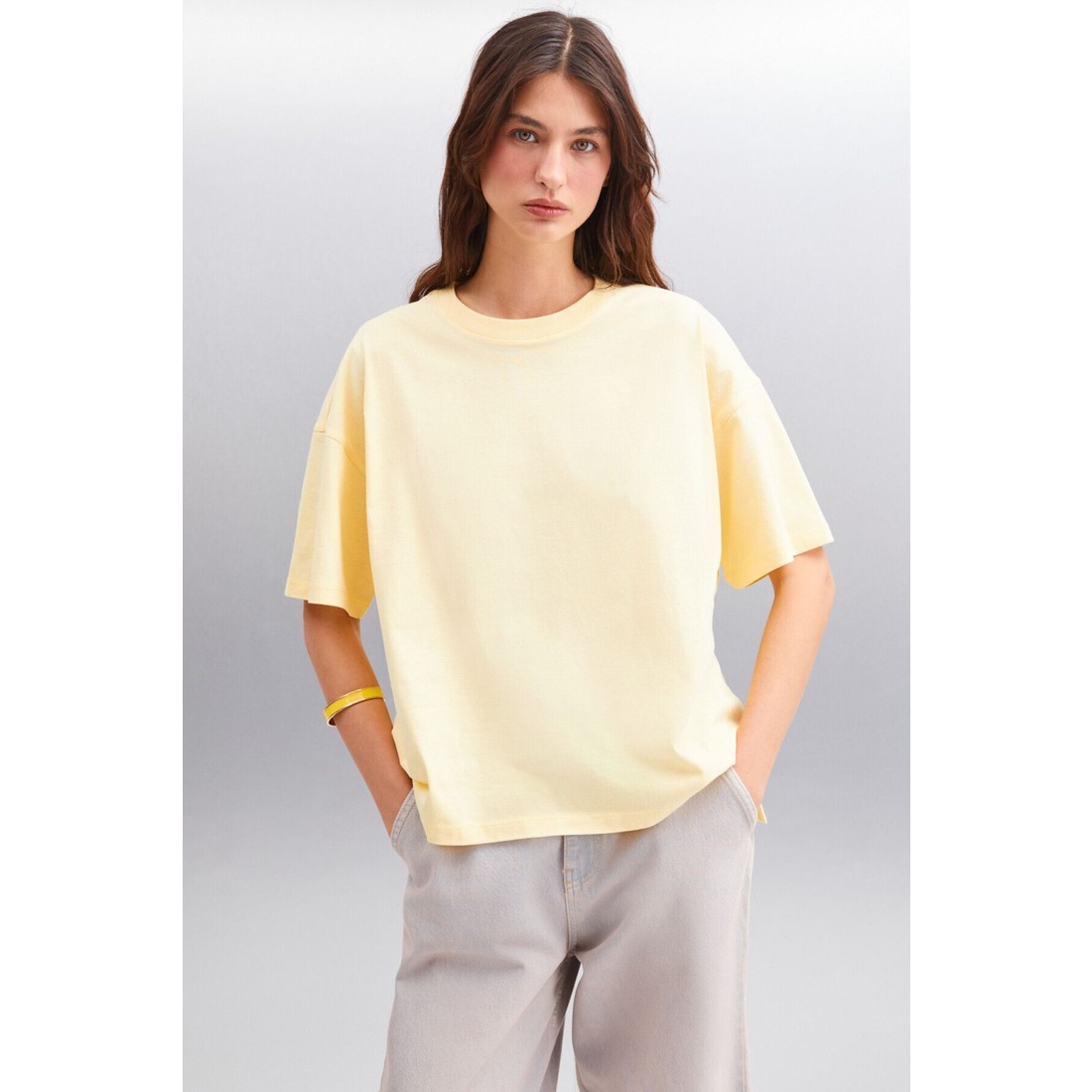 Grimelange Jemmy Kadın %100 Organik Pamuk Relaxed Fit Yırtmaçlı Yuvarlak Yakalı Sarı T-shirt