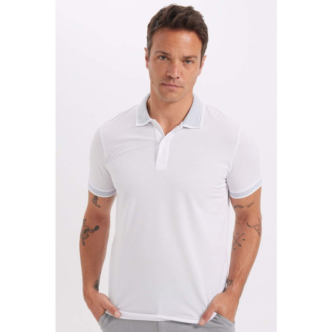DeFacto Slim Fit Dar Kesim Polo Yaka Kısa Kollu Pamuklu Tişört D0033AXNS