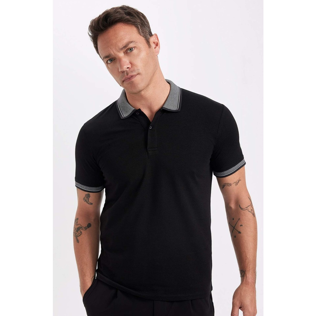 DeFacto Slim Fit Dar Kesim Polo Yaka Kısa Kollu Pamuklu Tişört D0033AXNS