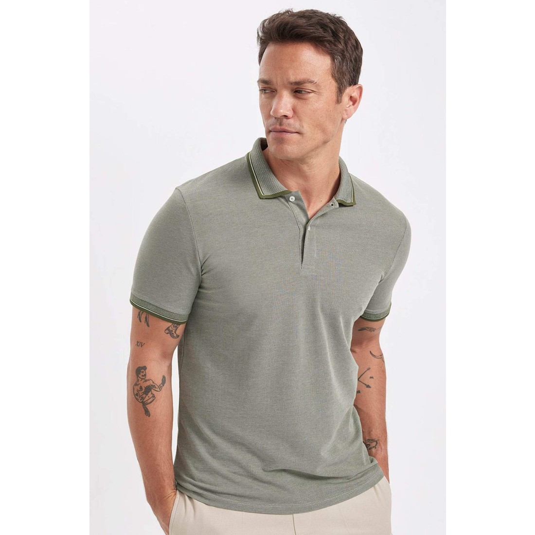 DeFacto Slim Fit Dar Kesim Polo Yaka Kısa Kollu Pamuklu Tişört D0033AXNS