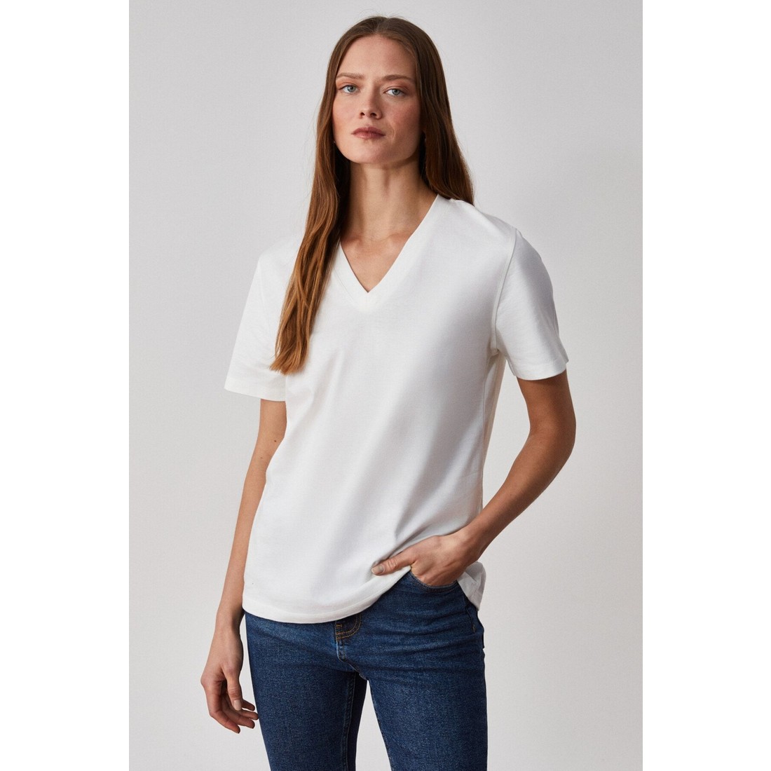 Grimelange ALINE Kadın %100 organik Pamuk Derin V Yakalı Comfort Fit Beyaz T-Shirt
